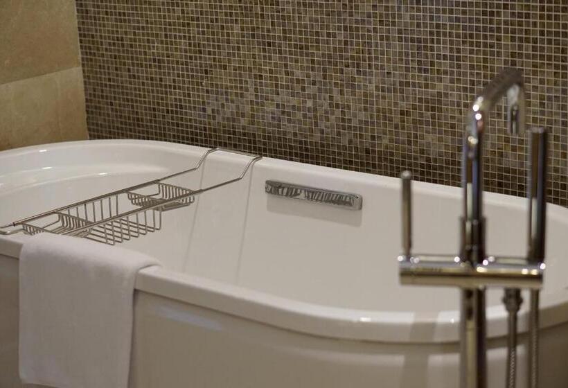 סוויטה נשיאותית 2 חדרים, Sheraton Qingyuan Lion Lake Resort