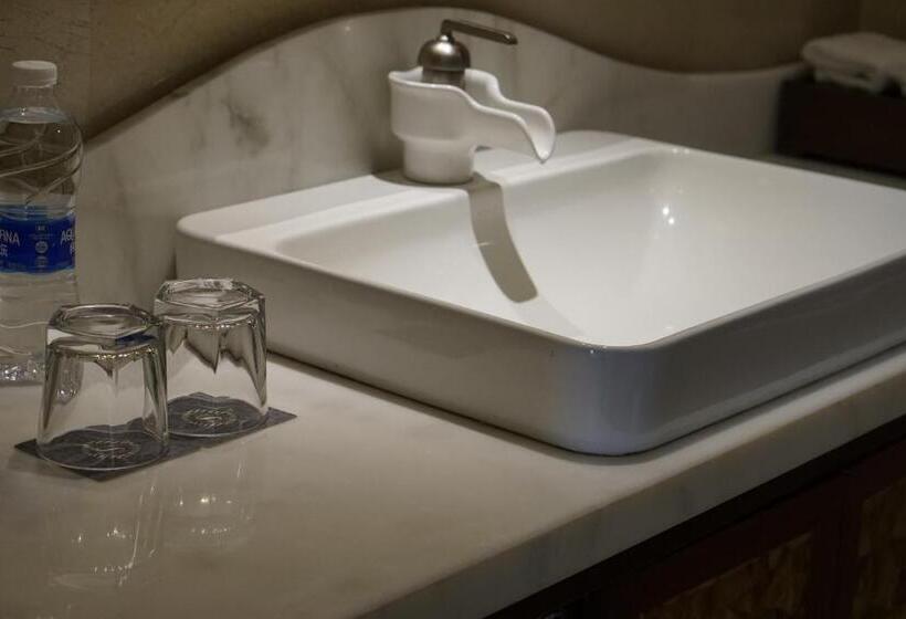 סוויטה נשיאותית 2 חדרים, Sheraton Qingyuan Lion Lake Resort