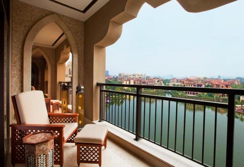 Номер Премиум Вид на Сад, Sheraton Qingyuan Lion Lake Resort