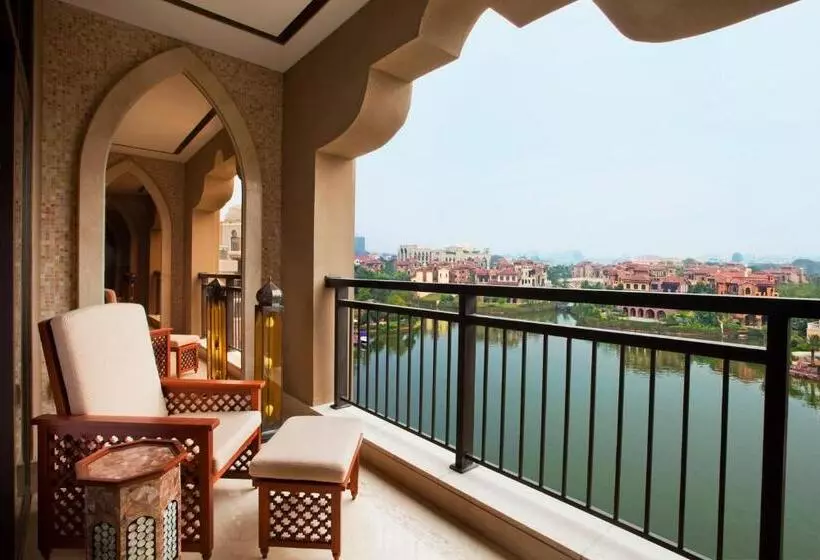 庭の見えるプレミアムルーム, Sheraton Qingyuan Lion Lake Resort