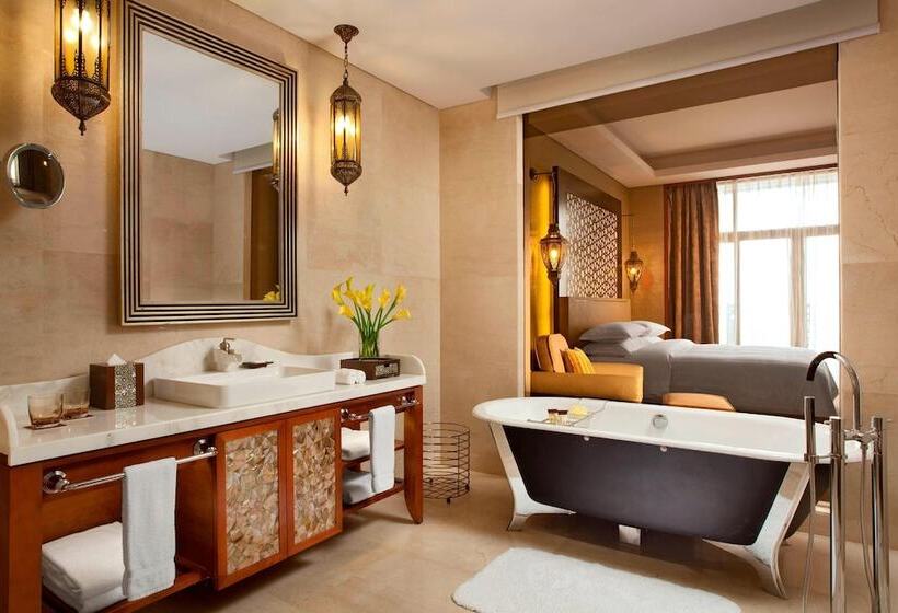 סוויטה אקזקיוטיב, Sheraton Qingyuan Lion Lake Resort