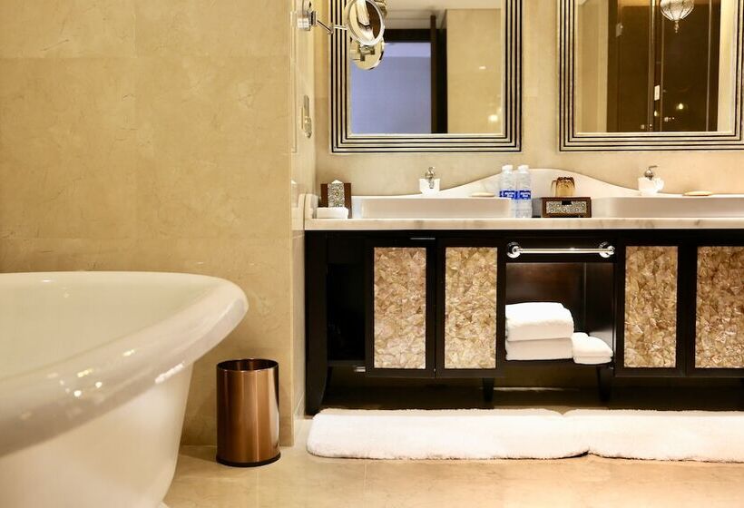 סוויטה נשיאותית 2 חדרים, Sheraton Qingyuan Lion Lake Resort