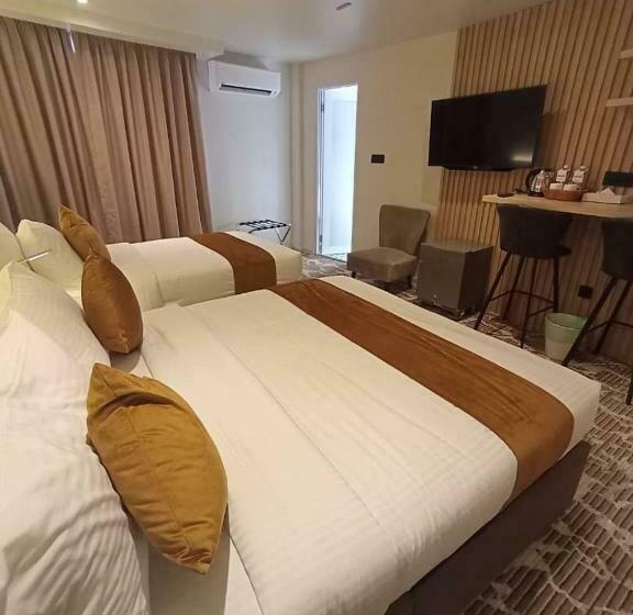 اتاق لوکس خانوادگی, Dê Moccis Boutique