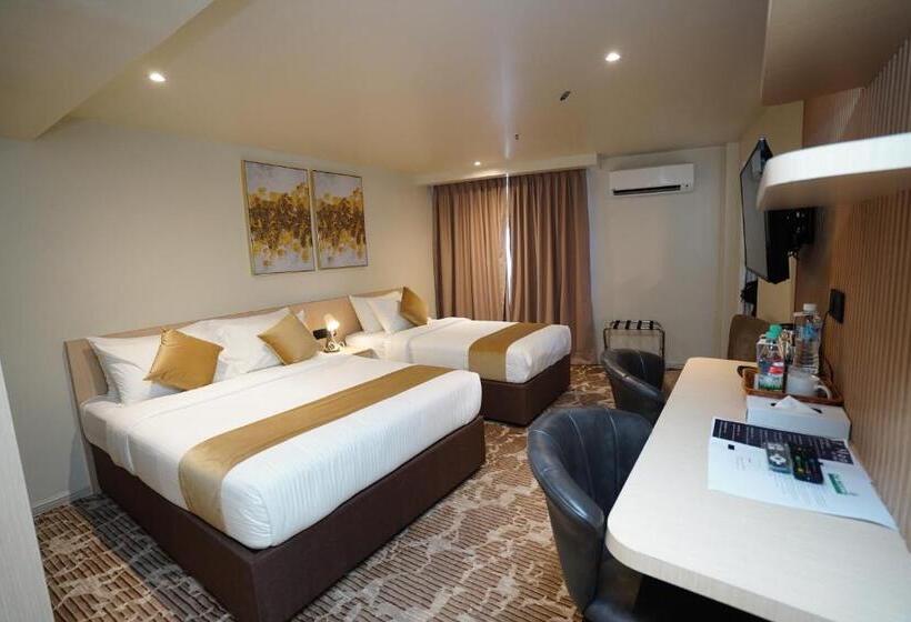 اتاق لوکس خانوادگی, Dê Moccis Boutique