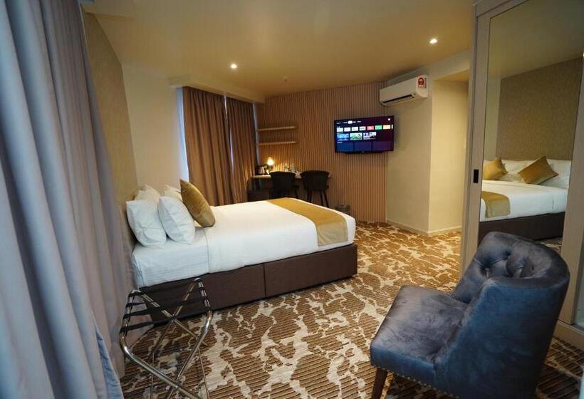 سوییت جونیور, Dê Moccis Boutique