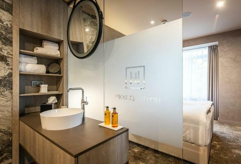 سوییت لوکس, Europa