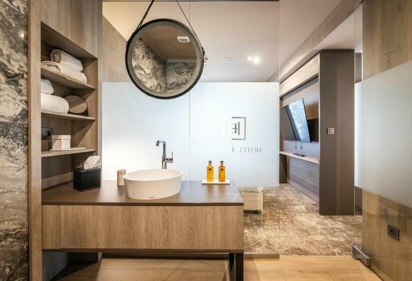 سوییت لوکس, Europa