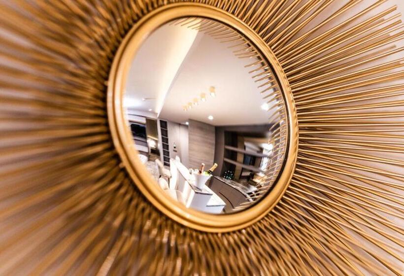 سوییت لوکس, Europa