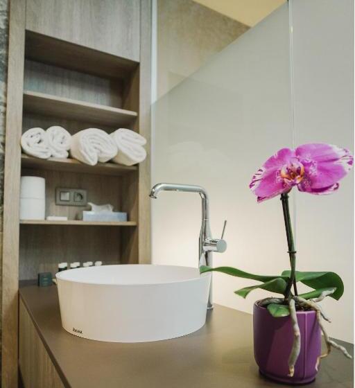 سوییت لوکس, Europa