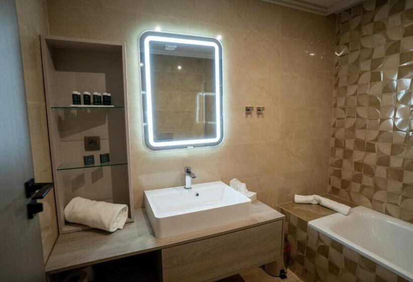 اتاق لوکس, Europa