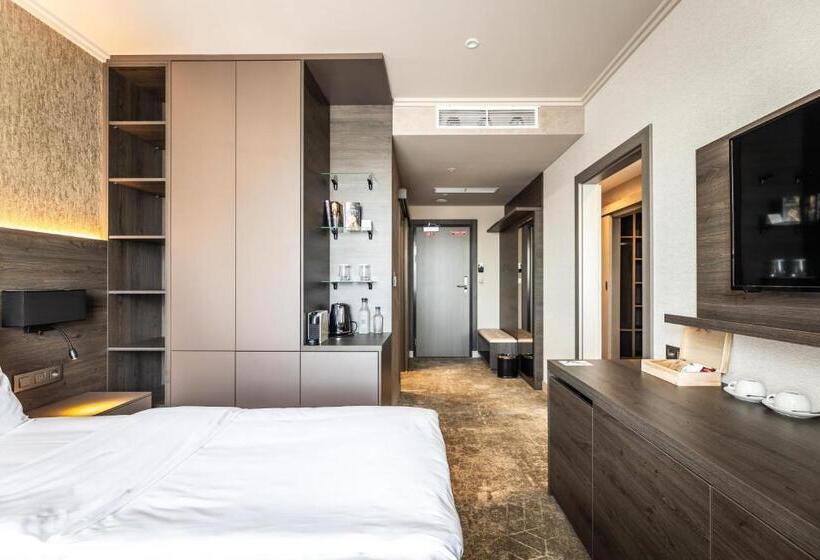 اتاق سوپریور, Europa