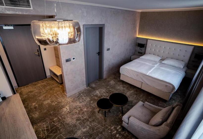 اتاق سوپریور, Europa