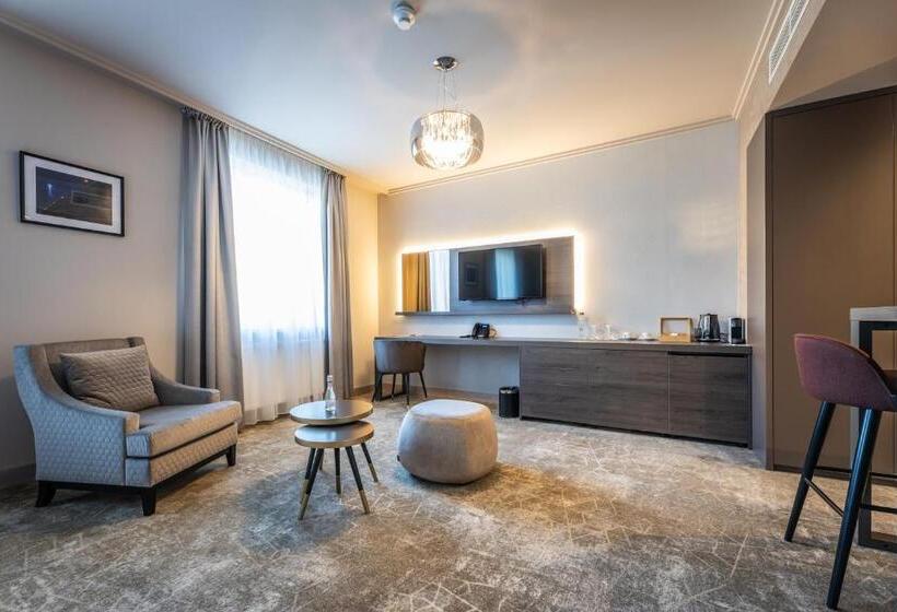 اتاق لوکس, Europa