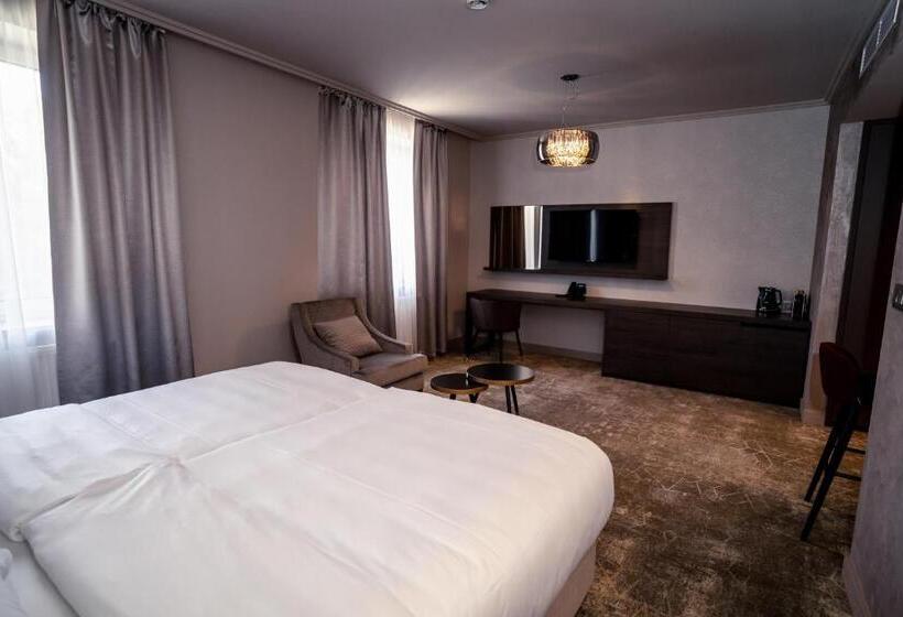 اتاق لوکس, Europa