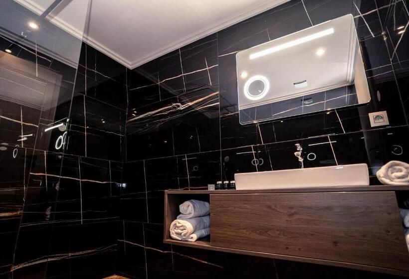 اتاق لوکس, Europa