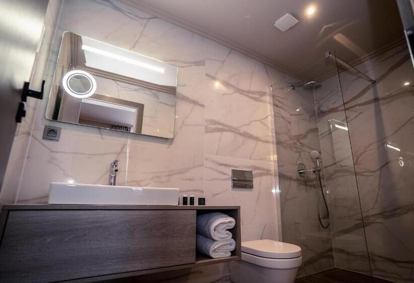 اتاق لوکس, Europa