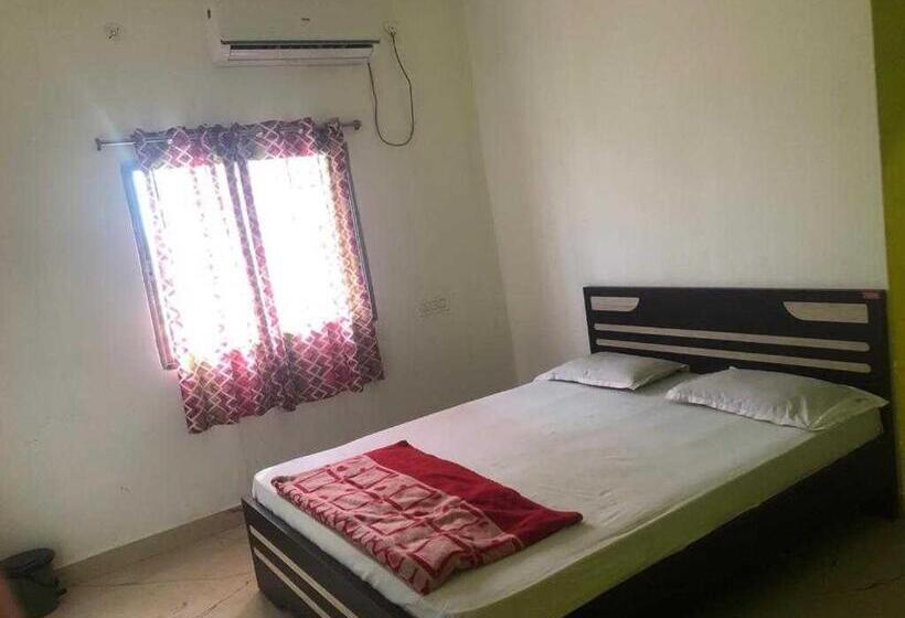 标准间, Pop 91414 The Hunger Bite Resort