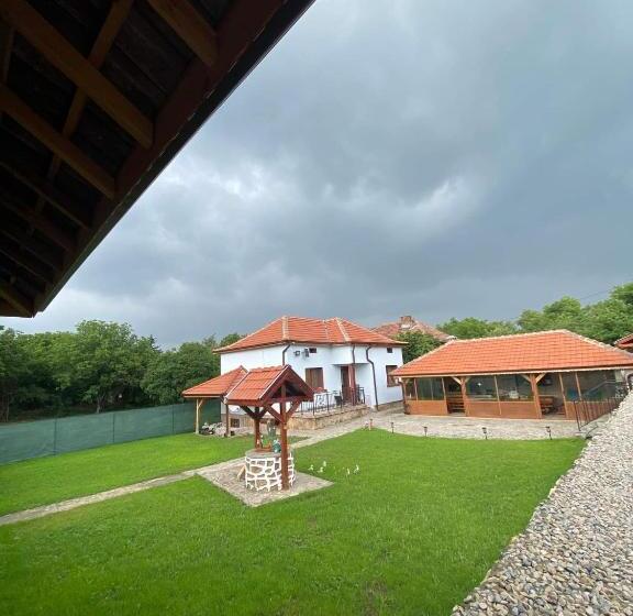 带花园景观和一个卧室的别墅, крушунски кът тея