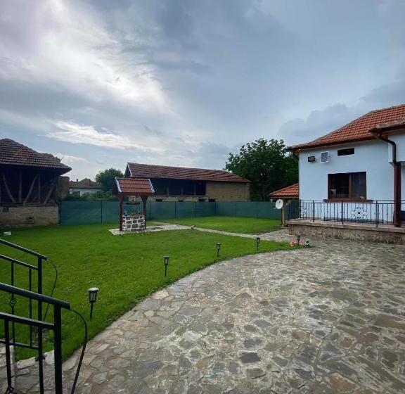 Vila 1 Quarto Vista jardim, крушунски кът тея