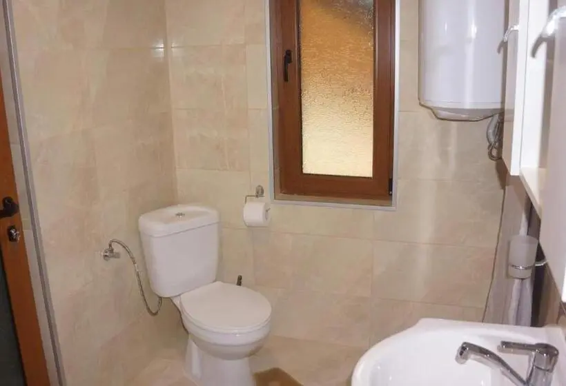 Standard Kolmen Hengen Huone, крушунски кът тея