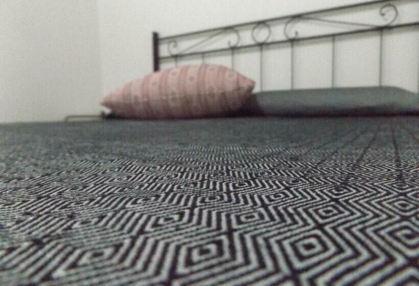 חדר סטנדרט, Echoes Of Pleasure