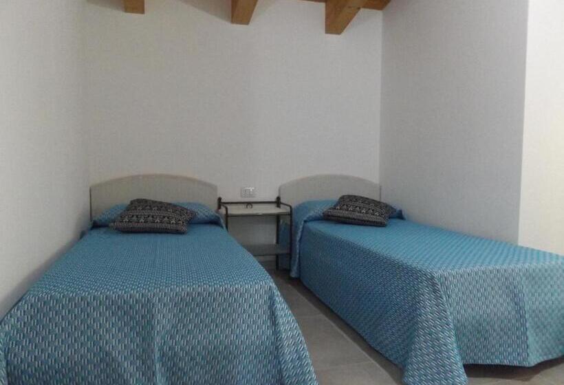 חדר סטנדרט, Echoes Of Pleasure