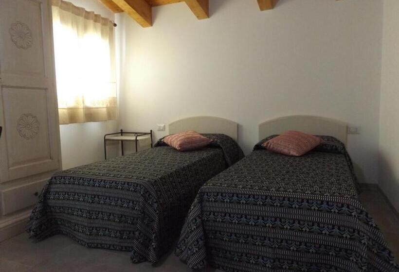 חדר סטנדרט, Echoes Of Pleasure