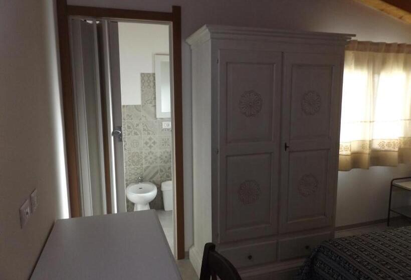 חדר סטנדרט, Echoes Of Pleasure