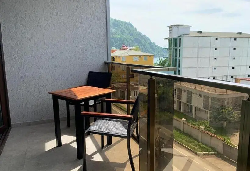 اتاق لوکس با بالکن و چشم‌انداز دریا, Green Rock Hotel Boutique