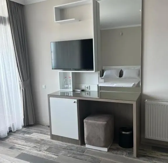 اتاق لوکس با بالکن و چشم‌انداز دریا, Green Rock Hotel Boutique