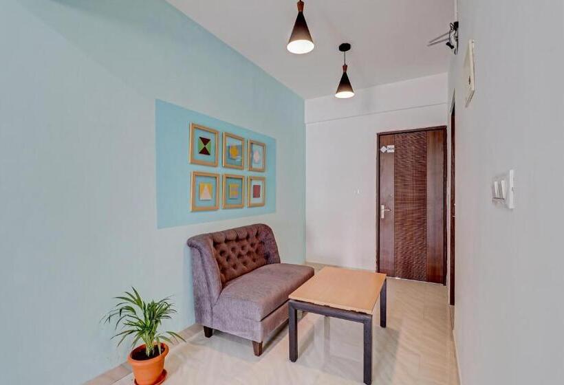 Quarto Triplo Clássico, Oyo 91325 Nr Royal