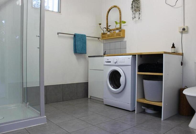 חדר סטודיו סטנדרד, The Bunkhouse