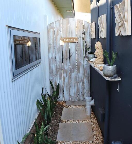 חדר סטודיו סטנדרד, The Bunkhouse