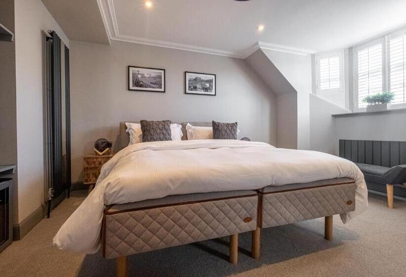 Номер Стандарт, The Arran, St Andrews