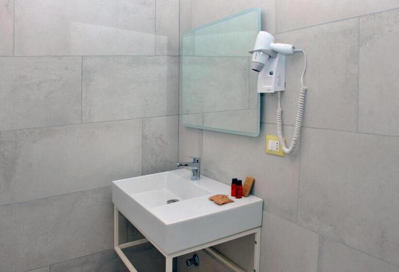 자쿠지 스위트, Bluotranto