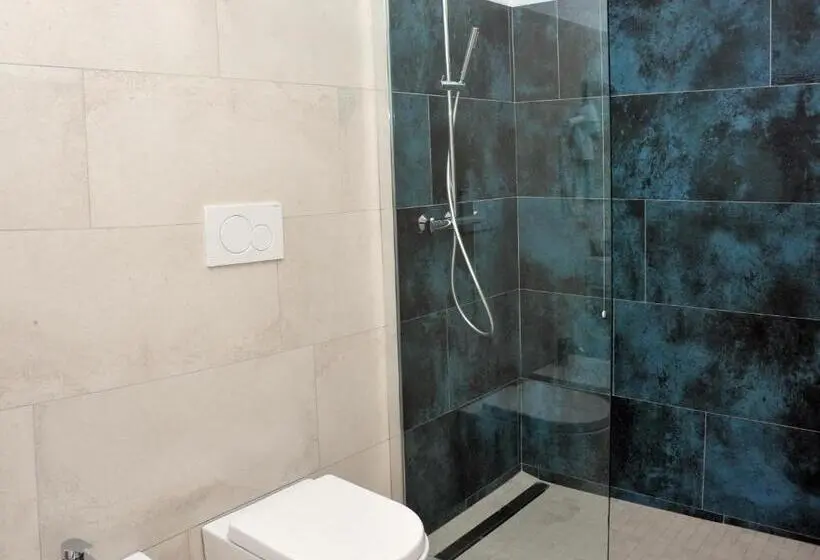 Suite with Hot Tub, Bluotranto