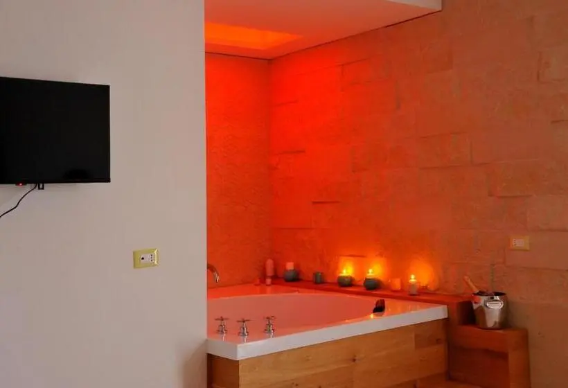 Suite with Hot Tub, Bluotranto