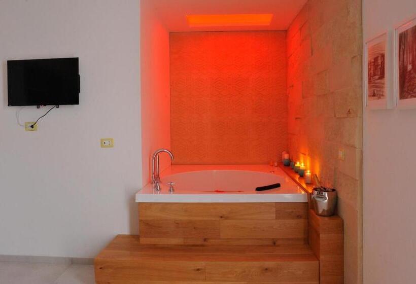 자쿠지 스위트, Bluotranto