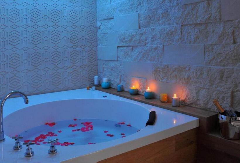 자쿠지 스위트, Bluotranto