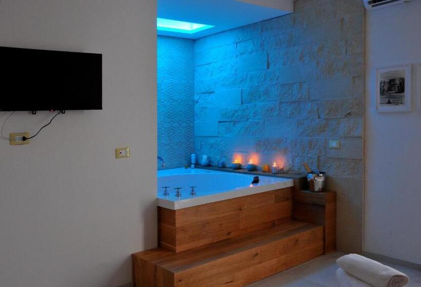 자쿠지 스위트, Bluotranto