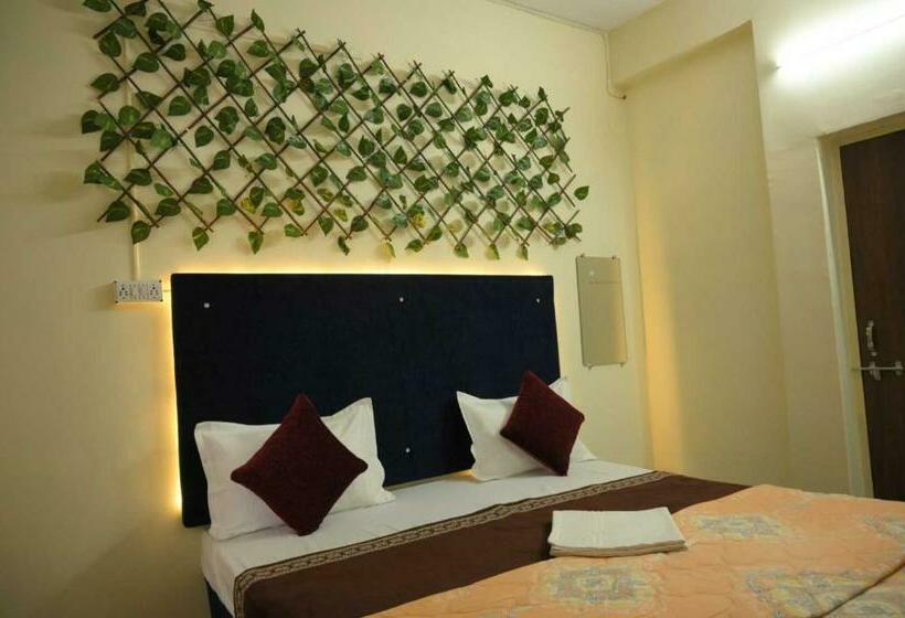 トリプルクラシックルーム, O Pop Hotel Blue Star