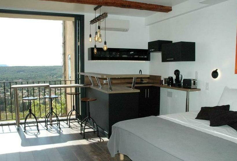 غرفة قياسية رباعية, L Essens