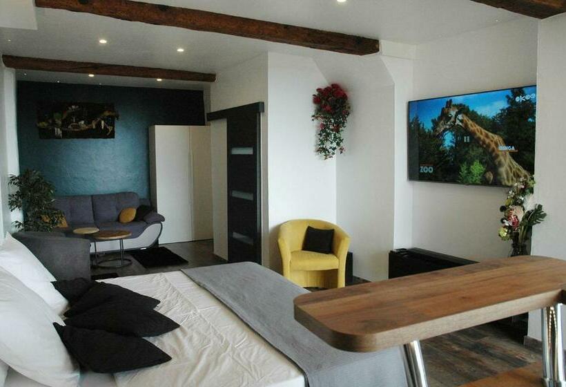 חדר סטנדרט לארבעה, L Essens