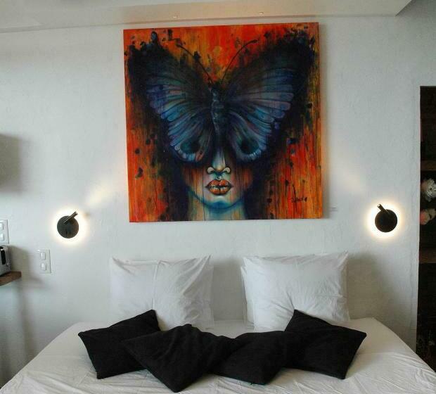 غرفة قياسية رباعية, L Essens