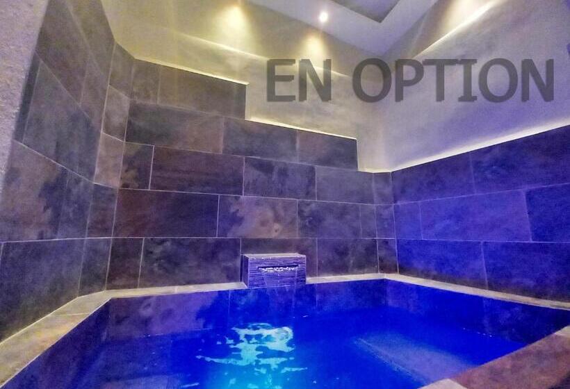 غرفة قياسية رباعية, L Essens