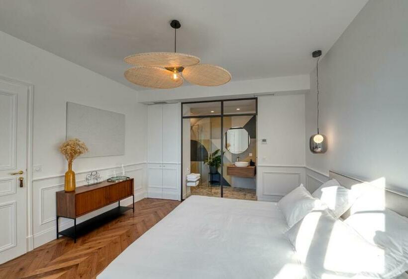 デラックスルーム, L Iris De Suse