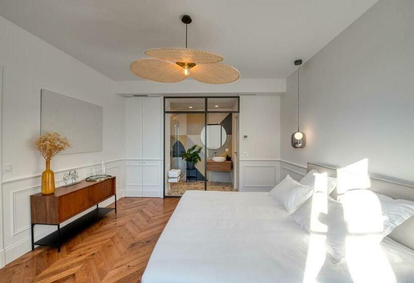 デラックスルーム, L Iris De Suse