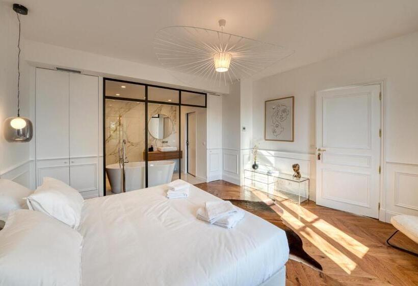 デラックスルーム, L Iris De Suse