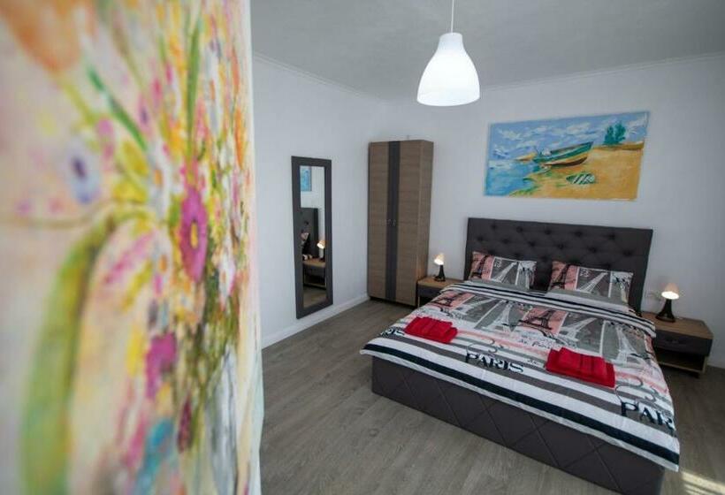 اتاق استاندارد با چشمانداز دریاچه, Pensiunea Ionelia