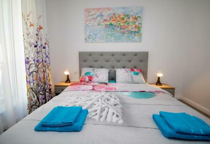 اتاق استاندارد با چشمانداز باغ, Pensiunea Ionelia